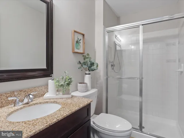 $2,600 | 12105 Green Leaf Court, Unit 201, Fairfax, VA 22033