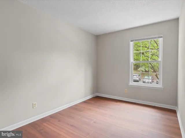 $2,600 | 12105 Green Leaf Court, Unit 201, Fairfax, VA 22033