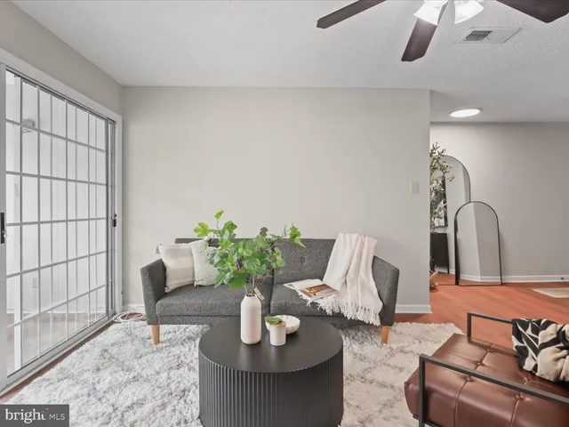 $2,600 | 12105 Green Leaf Court, Unit 201, Fairfax, VA 22033