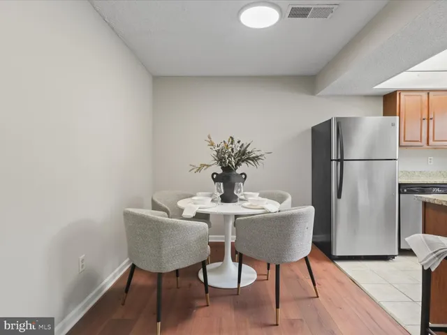 $2,600 | 12105 Green Leaf Court, Unit 201, Fairfax, VA 22033