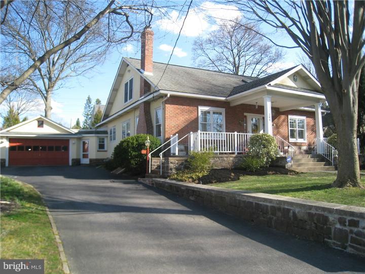244 Arlingham Road Flourtown, PA 19031 - Photo 2 of 25 Driveway