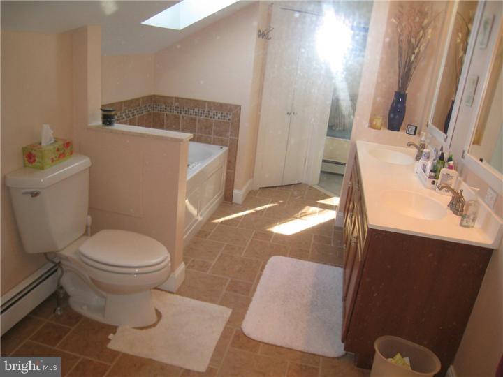 244 Arlingham Road Flourtown, PA 19031 - Photo 18 of 25 Master Bathroom