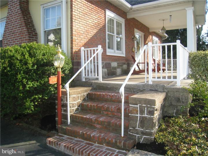 244 Arlingham Road Flourtown, PA 19031 - Photo 3 of 25 View from Front Door