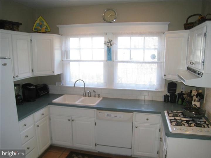 244 Arlingham Road Flourtown, PA 19031 - Photo 8 of 25 Kitchen