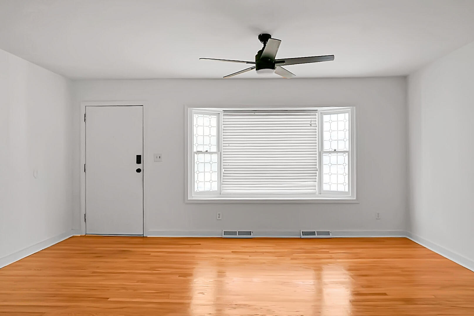 109 Lyle Road Goose Creek, SC 29445 - Photo 4 of 32 DSC03174(1)