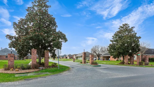 $320,000 | 9702 Belle Pl Drive, Maurice, LA 70555