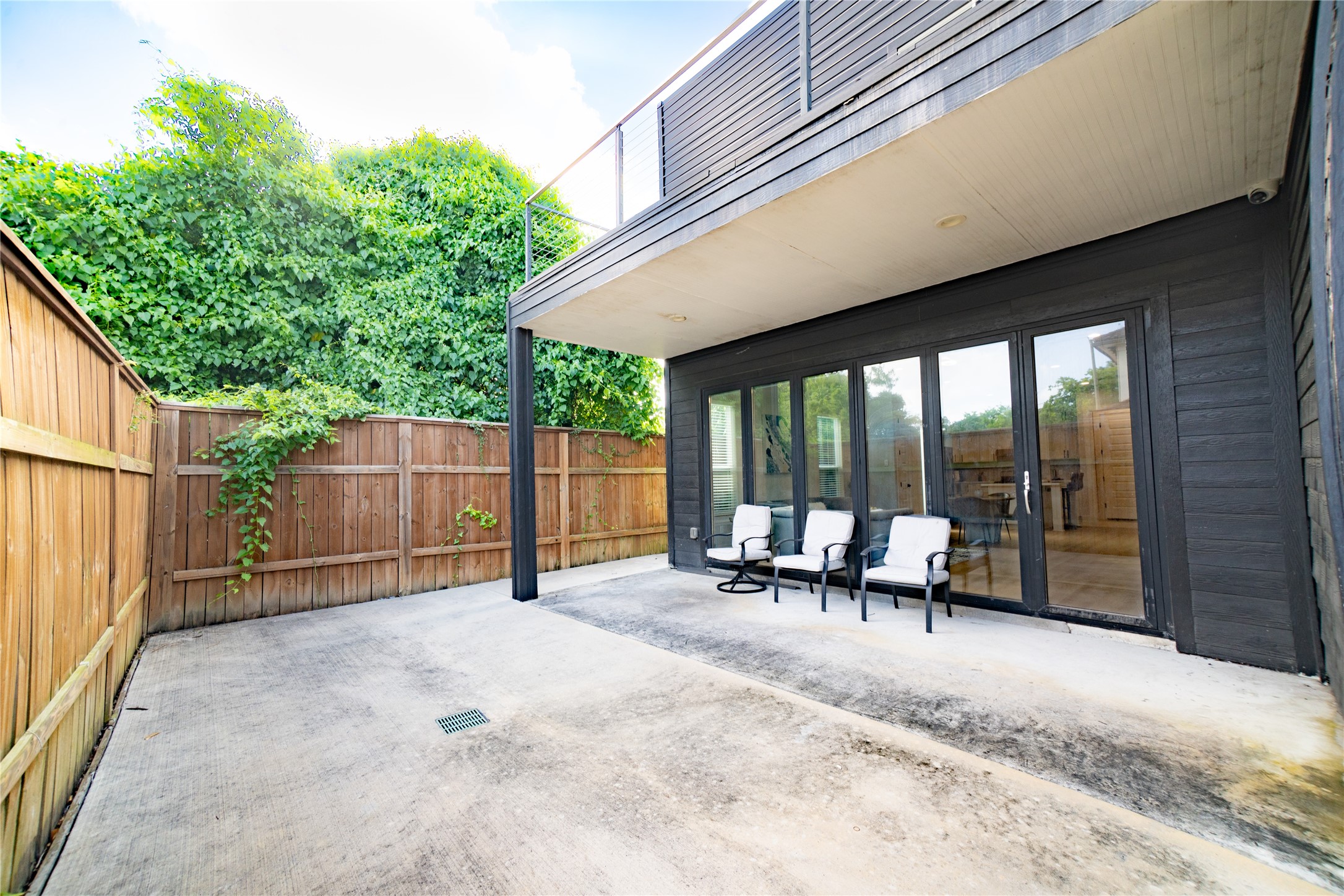 4607 Nolda Street, Unit B Houston, TX 77007 - Photo 13 of 14 Beautiful spacious back patio and porch, perfect for gatherings and get togethers.