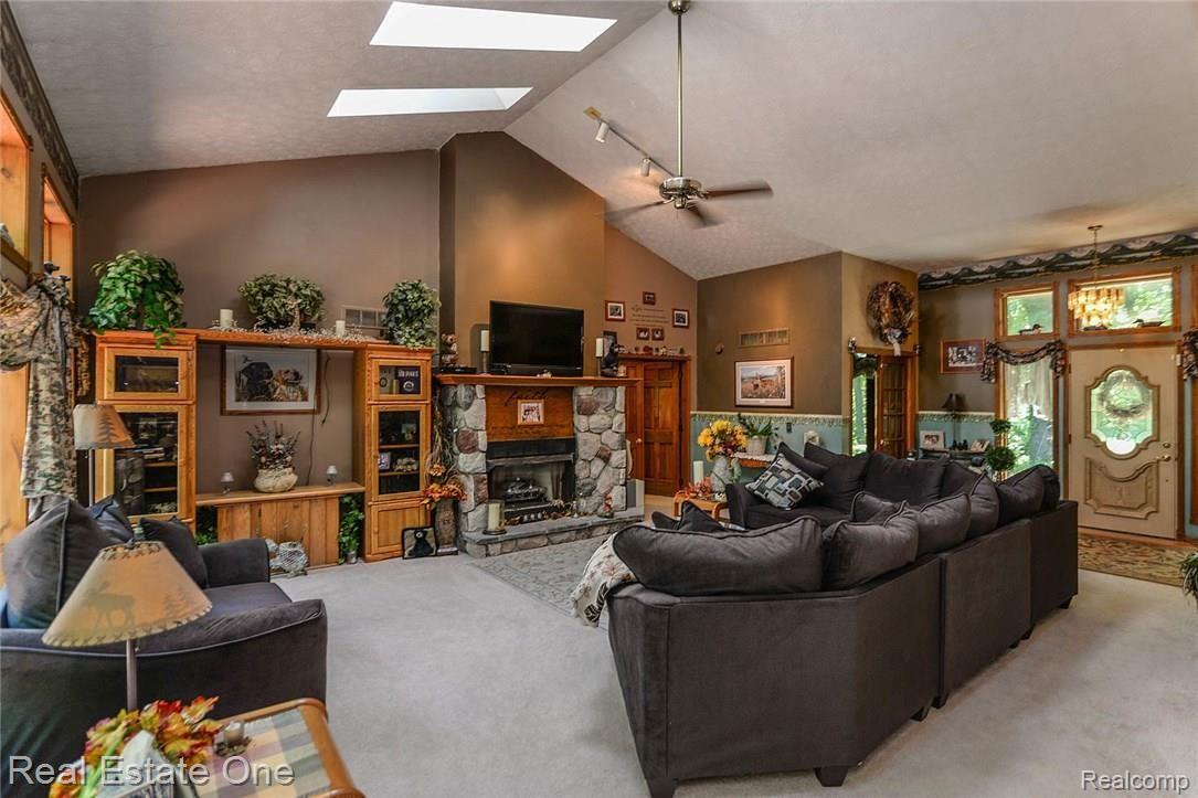 2748 Melvin Road Pinckney, MI 48169 - Photo 8 of 55 10_4.jpg