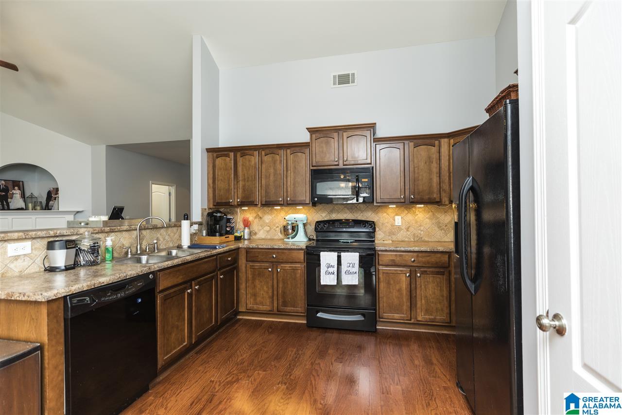 991 Valley Circle Leeds, AL 35094 - Photo 4 of 29