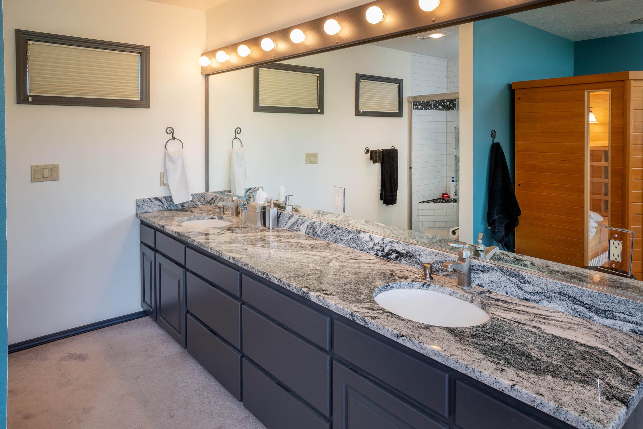 65010 Gerking Market Road Bend, OR 97703 - Photo 28 of 39 Primary suite bath