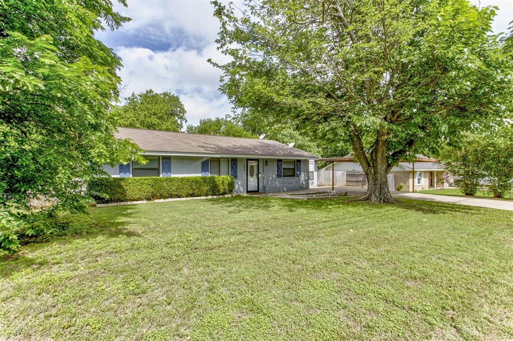 209 Case Street Weatherford, TX 76086 - Photo 2 of 25 Welcome to 209 Case Street!