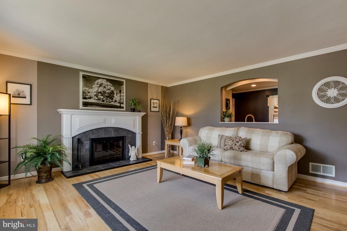 720 East Maple Road Linthicum, MD 21090 - Photo 2 of 30 Living Room