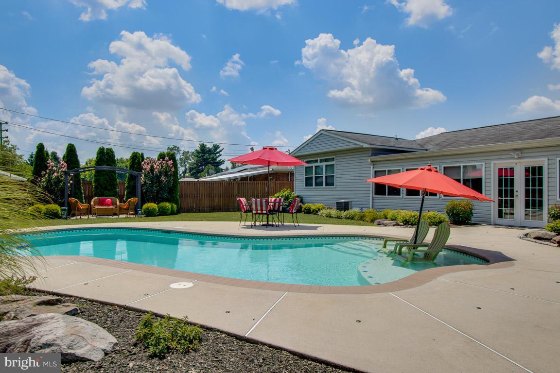 720 East Maple Road Linthicum, MD 21090 - Photo 28 of 30 Lounge in the pool on suntan deck