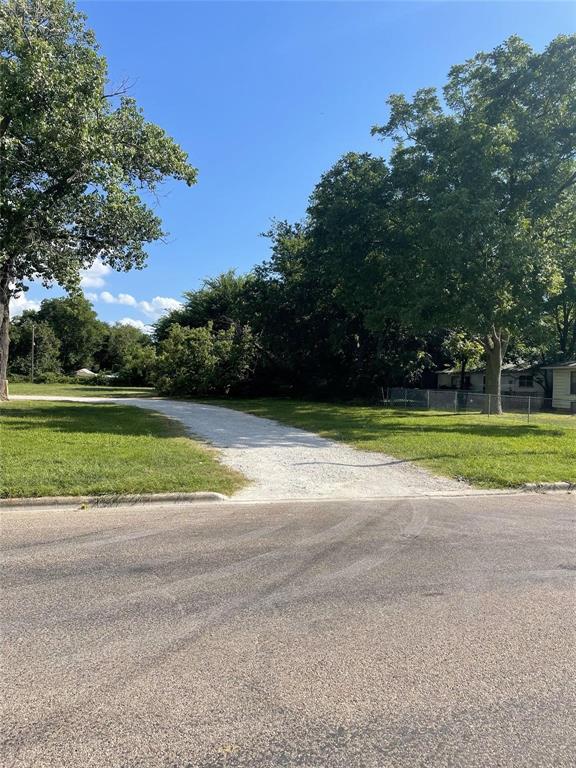 Lot 11 R North Avenue Whitesboro, TX 76273 - Photo 1 of 3 a view of a volley ball court