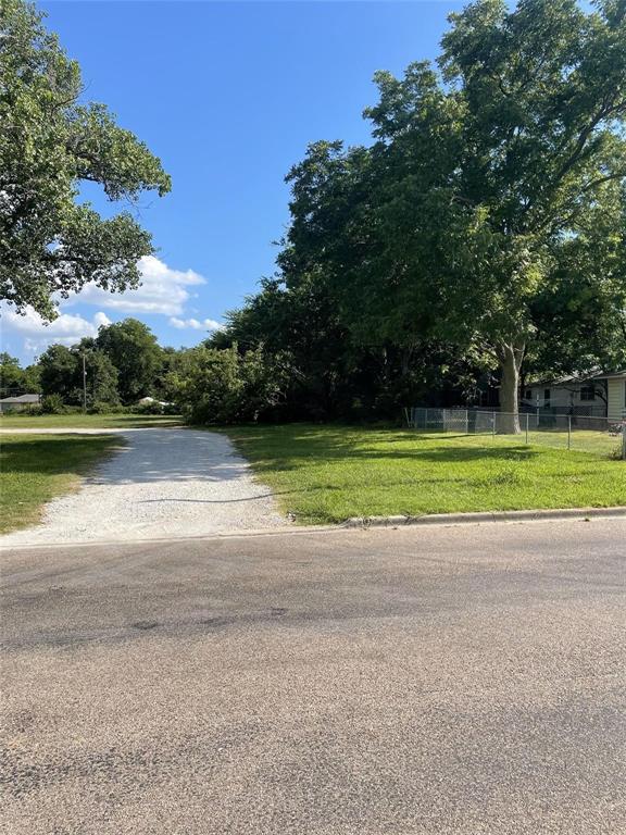 Lot 11 R North Avenue Whitesboro, TX 76273 - Photo 2 of 3 a view of a tennis court