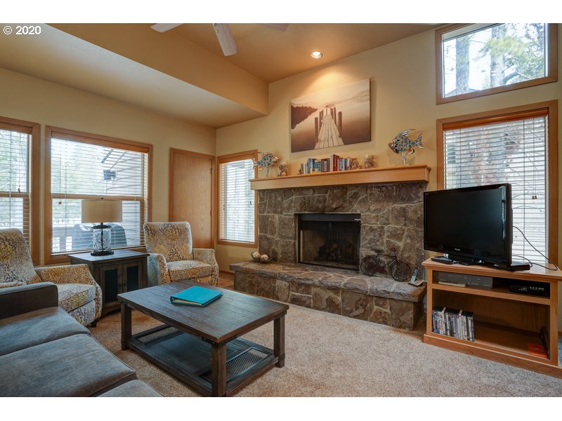 57369 Beaver Ridge Loop, Unit 26B Sunriver, OR 97707 - Photo 3 of 14
