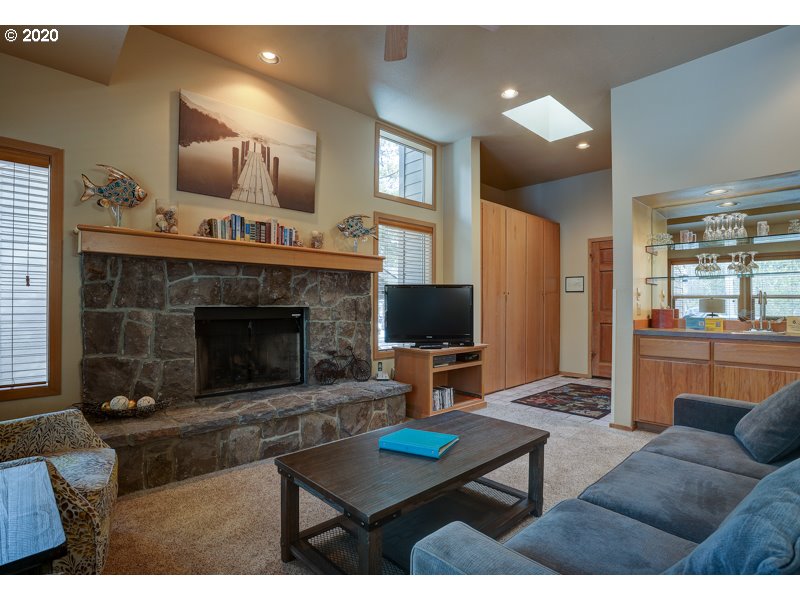 57369 Beaver Ridge Loop, Unit 26B Sunriver, OR 97707 - Photo 4 of 14
