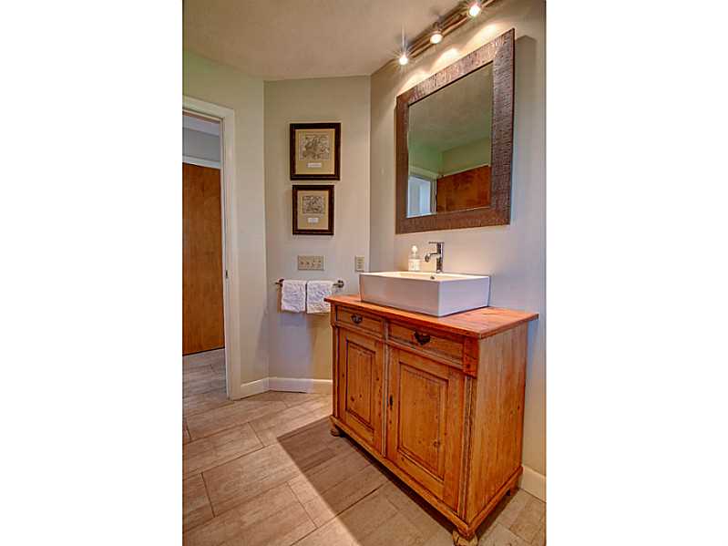 1635 Middle Road East Greenwich, RI 02818 - Photo 13 of 25 Bathroom.