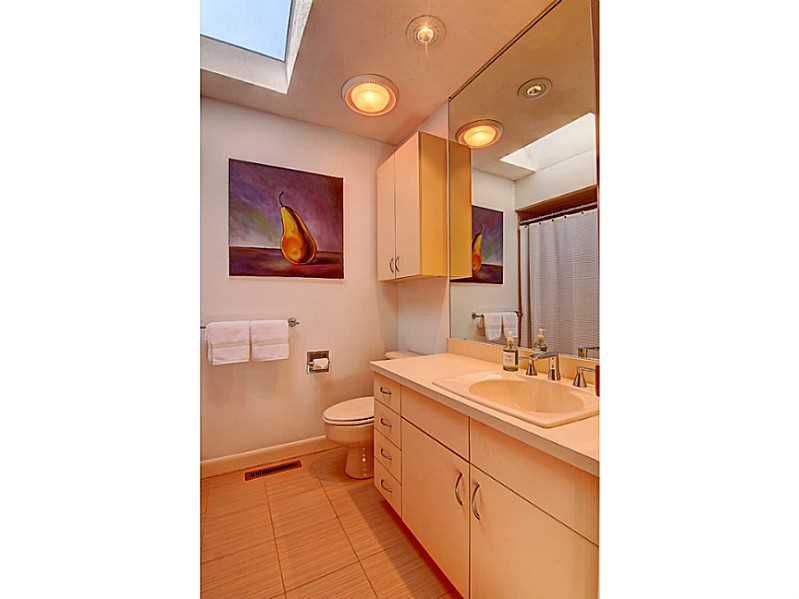 1635 Middle Road East Greenwich, RI 02818 - Photo 14 of 25 Bathroom.