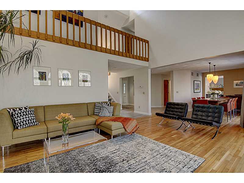 1635 Middle Road East Greenwich, RI 02818 - Photo 3 of 25 Living Room.