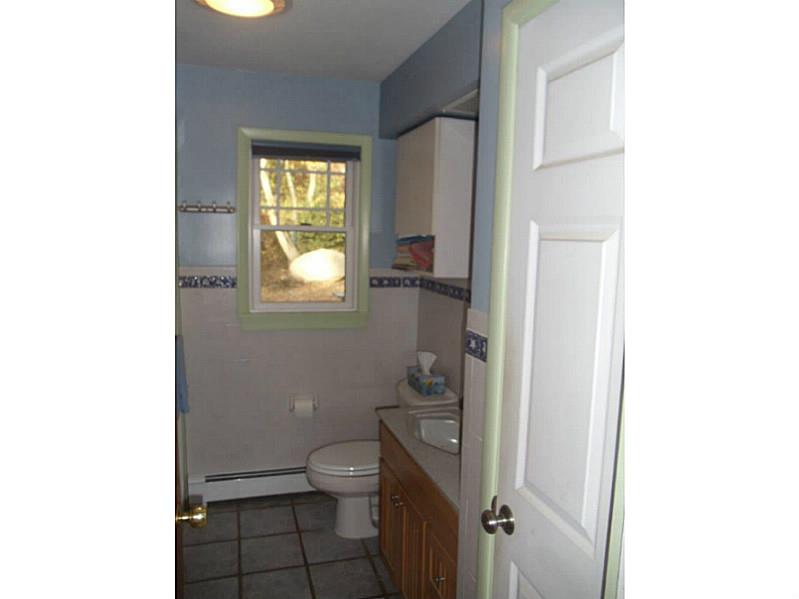 55 Pine Hill Road South Kingstown, RI 02879 - Photo 21 of 21 Bathroom.