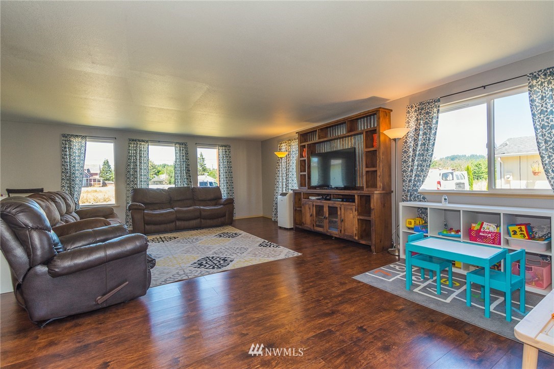 1287 Southwest Ripple Court Chehalis, WA 98532 - Photo 9 of 23 Gallery Image 9