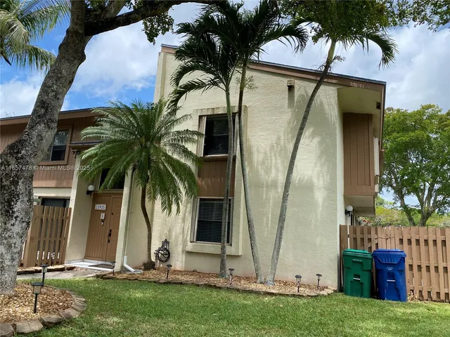 a front view of house with yard and entertaining space