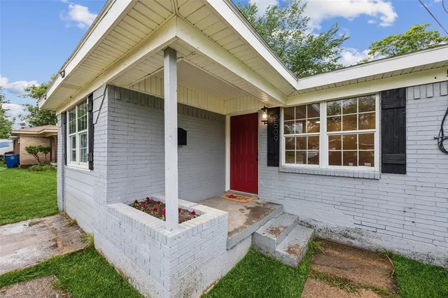 $310,000 | 2509 Clearview Circle, Dallas, TX 75233