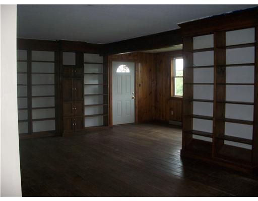325 Freeman Falls Road Acme, PA 15610 - Photo 9 of 18 Entry/Foyer.