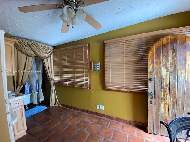 529 Hampton Road West Palm Beach, FL 33405 - Photo 17 of 30 Gallery Image 17
