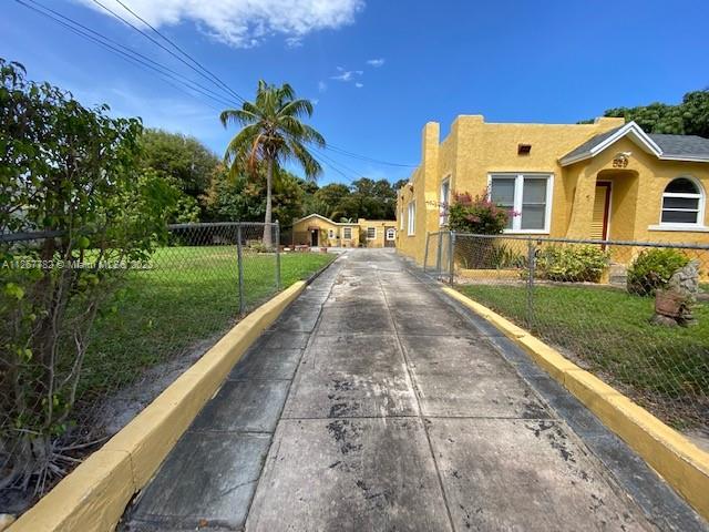 529 Hampton Road West Palm Beach, FL 33405 - Photo 3 of 30 Gallery Image 3