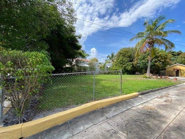 529 Hampton Road West Palm Beach, FL 33405 - Photo 4 of 30 Gallery Image 4