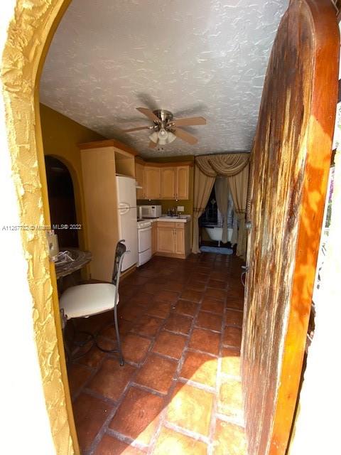529 Hampton Road West Palm Beach, FL 33405 - Photo 8 of 30 Gallery Image 8