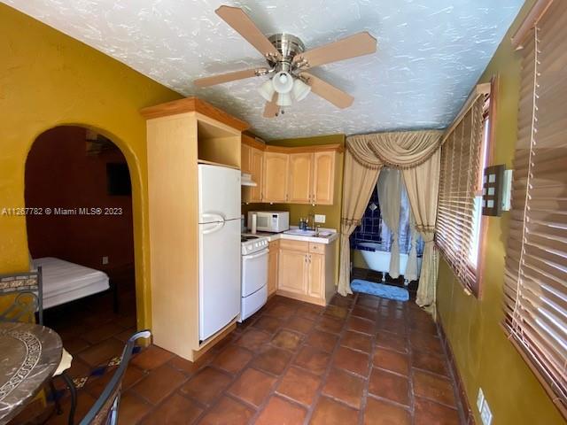 529 Hampton Road West Palm Beach, FL 33405 - Photo 9 of 30 Gallery Image 9