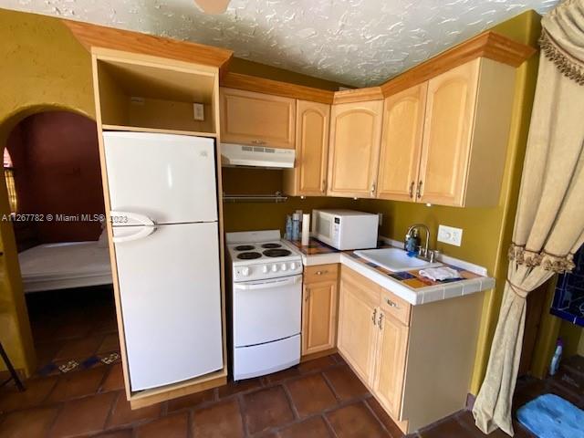 529 Hampton Road West Palm Beach, FL 33405 - Photo 10 of 30 Gallery Image 10