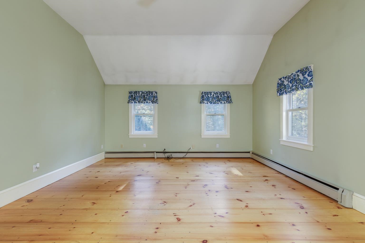 808 Russell Station Road Francestown, NH 03043 - Photo 14 of 58 Gallery Image 14