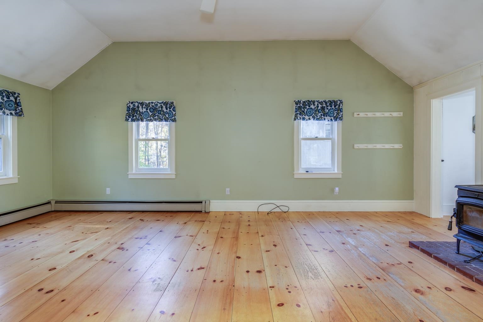 808 Russell Station Road Francestown, NH 03043 - Photo 15 of 58 Gallery Image 15