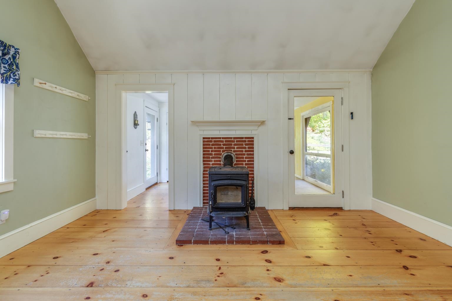 808 Russell Station Road Francestown, NH 03043 - Photo 17 of 58 Gallery Image 17