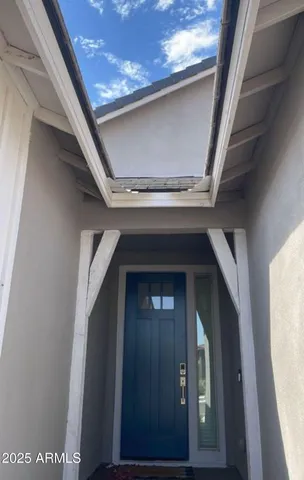 a picture of a black and white photo