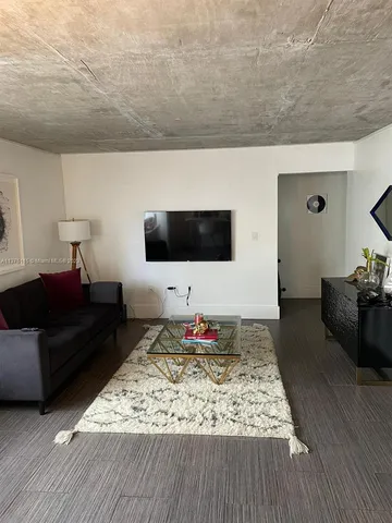 $2,500 | 753 Michigan Avenue, Unit 2E, Miami Beach, FL 33139