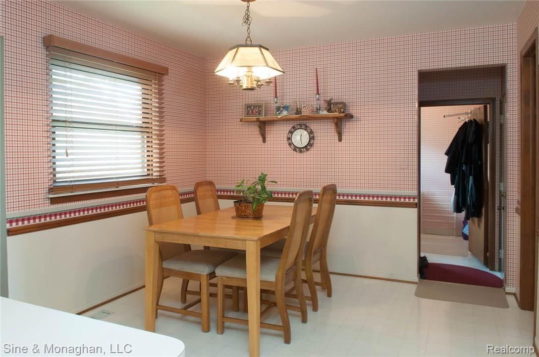 772 Augusta Court Rochester, MI 48309 - Photo 18 of 48 20170518_122751.jpg