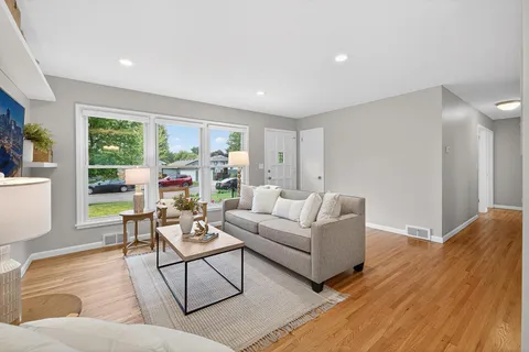 $440,000 | 2043 Ramlow Place, St. Paul, MN 55116