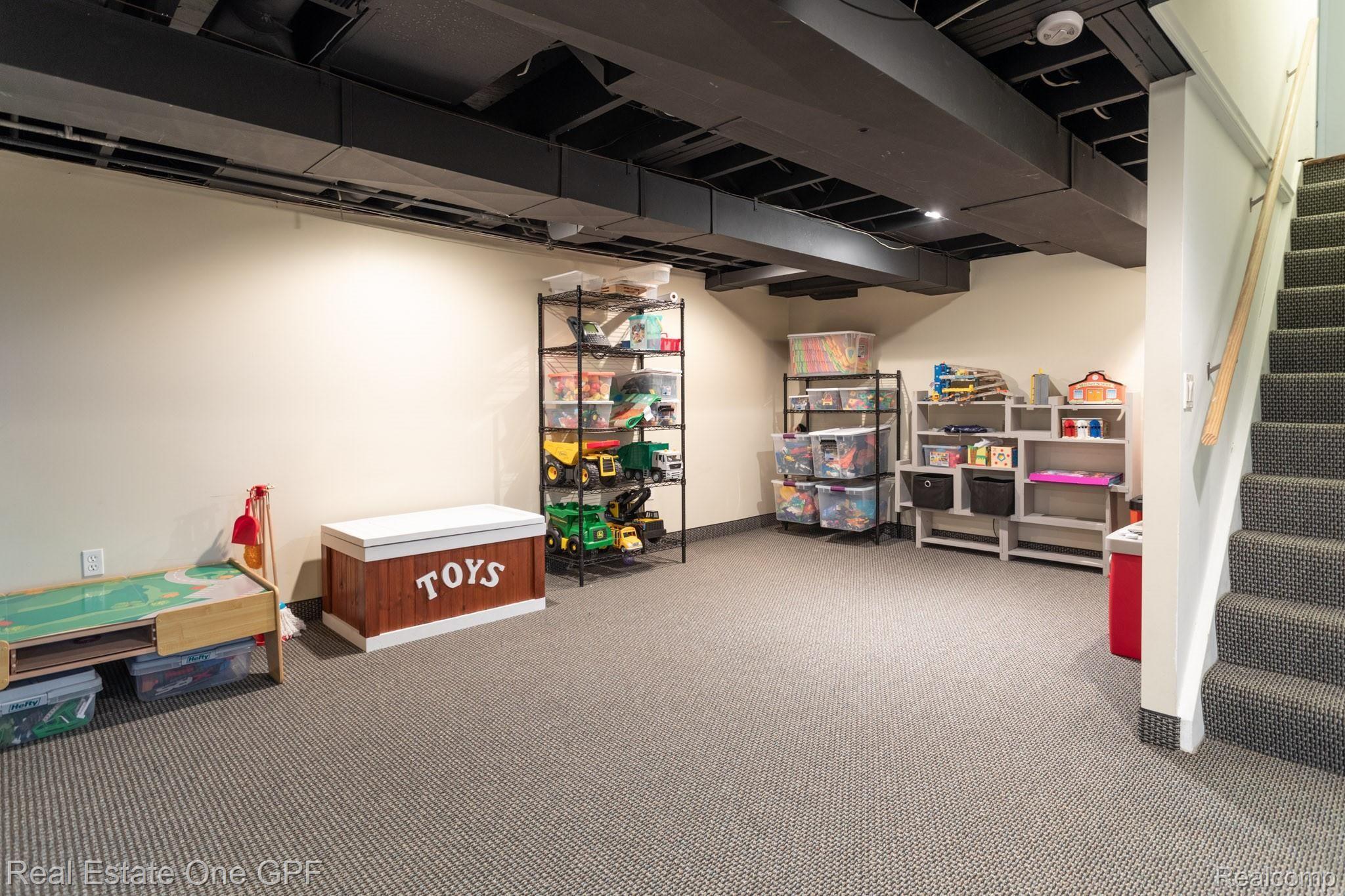 559 Cook Road Grosse Pointe, MI 48236 - Photo 35 of 47 44.jpg