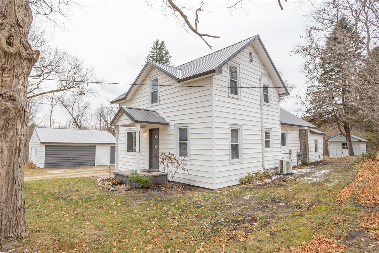 272 Scott Street Morley, MI 49336 - Photo 1 of 45