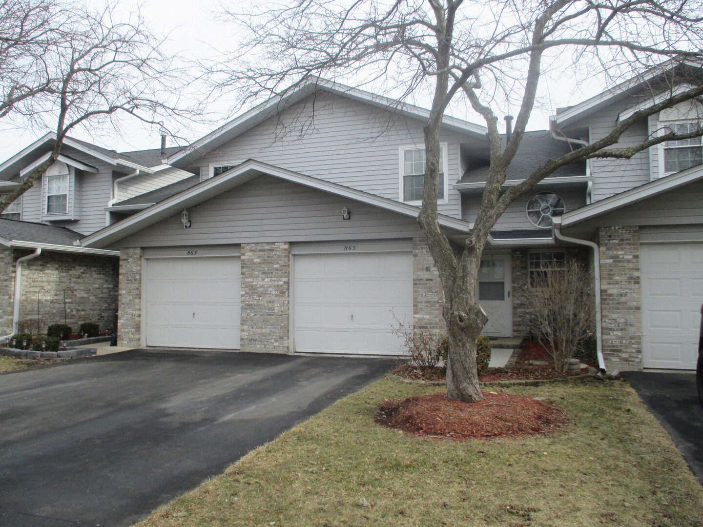 865 Tamarac Boulevard Addison, IL 60101 - Photo 1 of 21 a front view of a house with garage