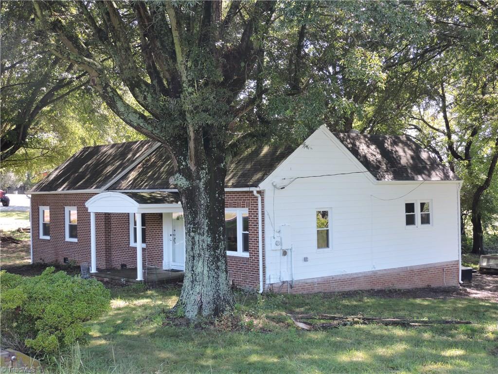 242 Tom Jones Road Ararat, NC 27007 - Photo 3 of 18 Gallery Image 3