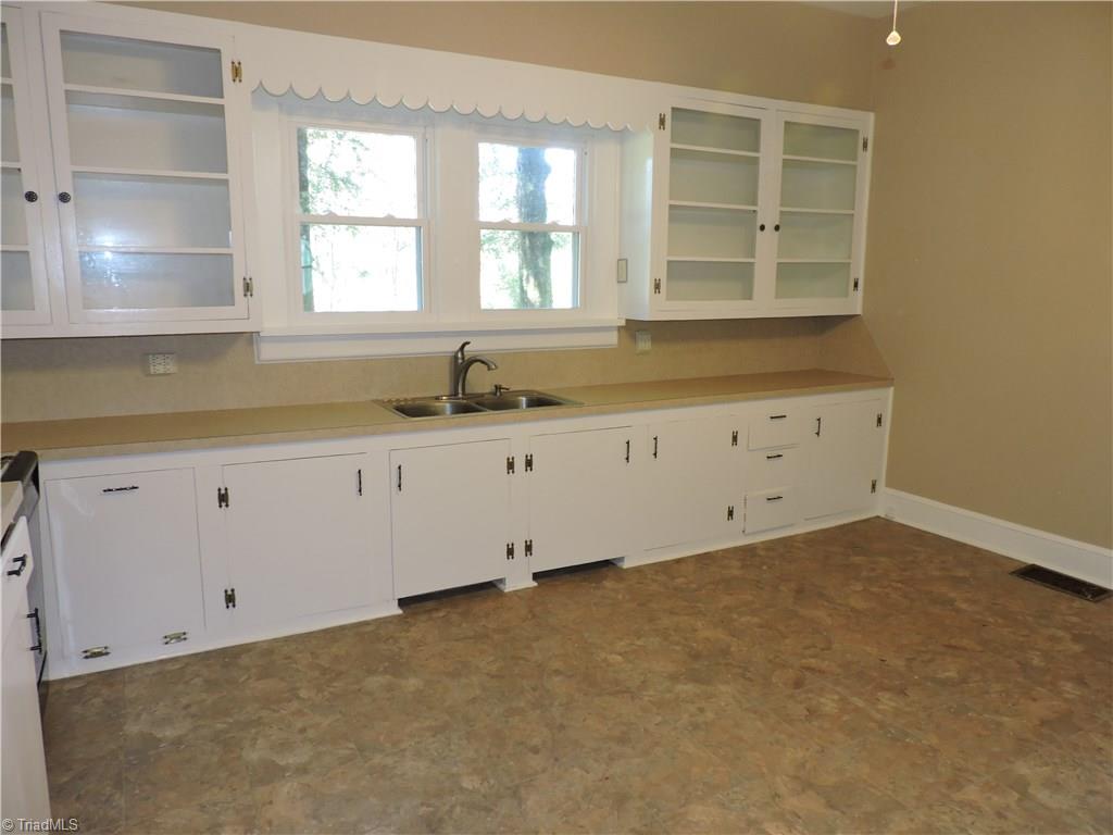 242 Tom Jones Road Ararat, NC 27007 - Photo 8 of 18 Gallery Image 8