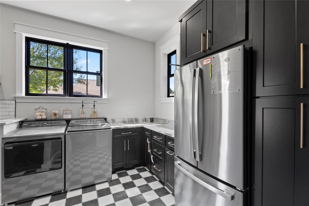 807 Midway Road Tool, TX 75143 - Photo 16 of 39 a kitchen with stainless steel appliances granite countertop a refrigerator a sink a stove and island