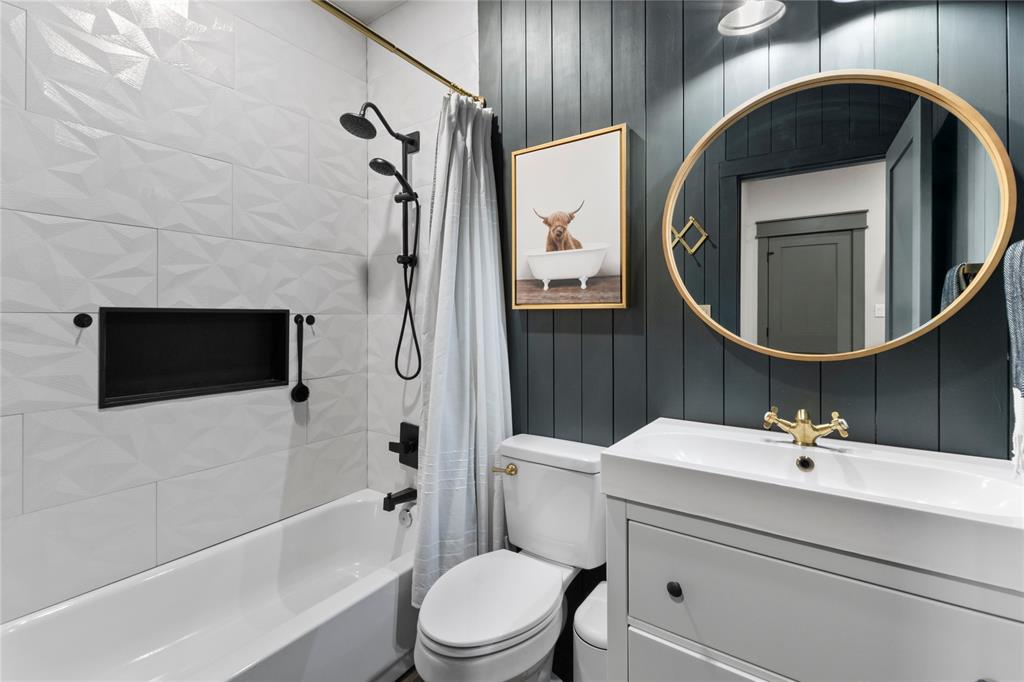 807 Midway Road Tool, TX 75143 - Photo 24 of 39 a bathroom with a sink a toilet and a mirror