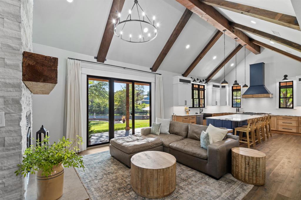 807 Midway Road Tool, TX 75143 - Photo 3 of 39 a living room with furniture and a potted plant